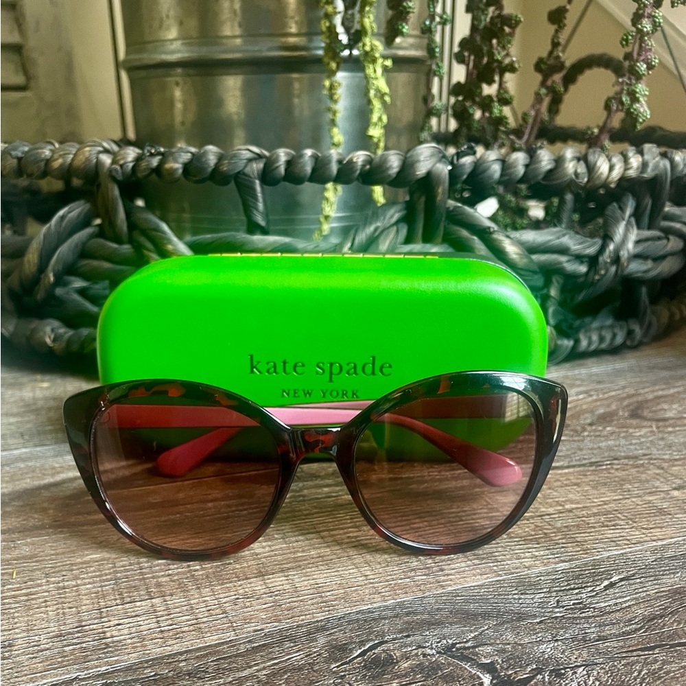 Kate Spade Tortoise Shell Sunglasses with case and cleaning cloth